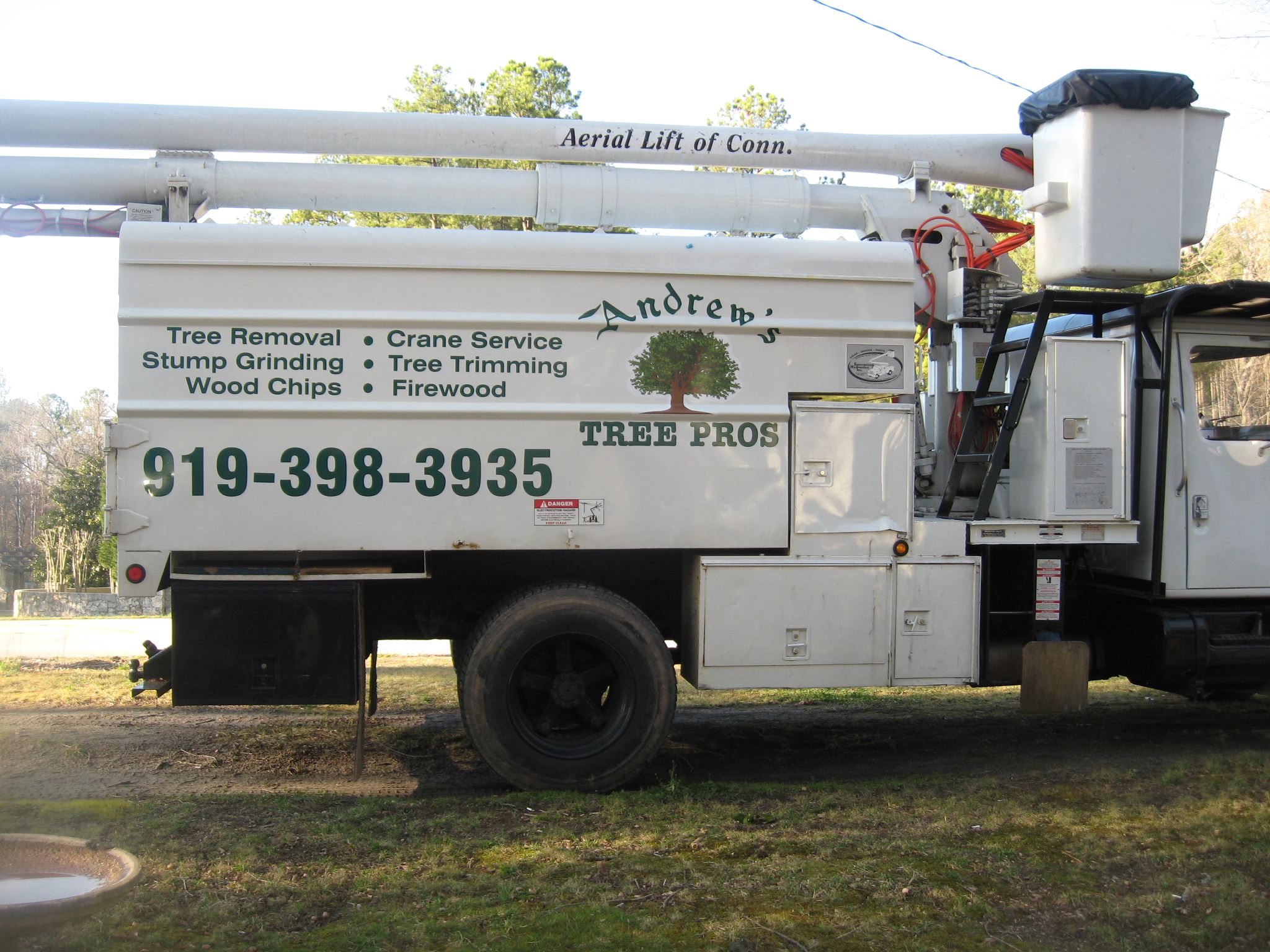 24 - 7 Emergency Tree and Crane Service for Raleigh, Durham, Wake Forest and surrounding areas.